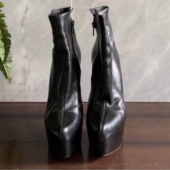 Christian Louboutin Calfskin Daf Booty 160 Ankle Boots - Picture 2 of 3